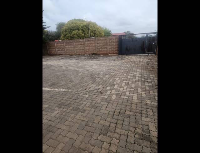 3 BEDROOM HOUSE FOR SALE IN ESTHER PARK